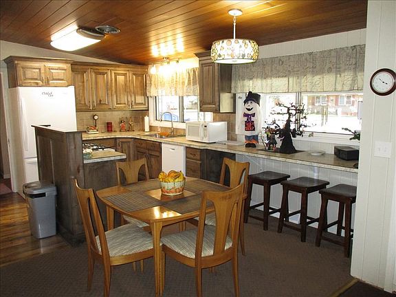 4th image of 1020 Syringa Dr