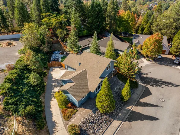 227 Sapphire Ct, Grants Pass, OR 97527