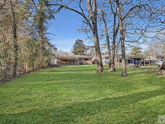 4th image of 504 Redwater Rd