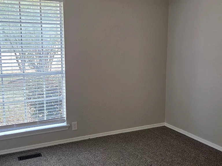 401 Norton Cir — Photo 17