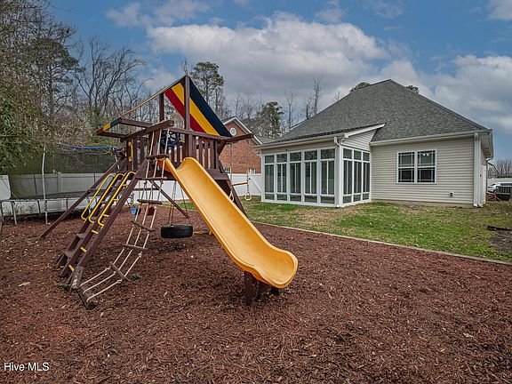 4th image of 3884 Lochmere Drive