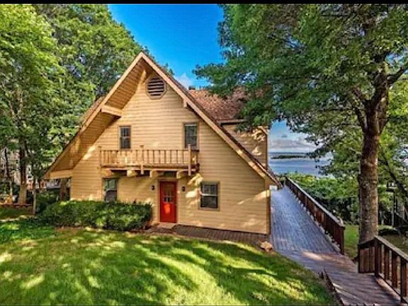 3rd image of 220 Island View Dr