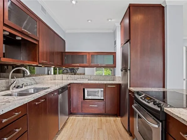 4550 Warwick Blvd APT 208, Kansas City, MO 64111