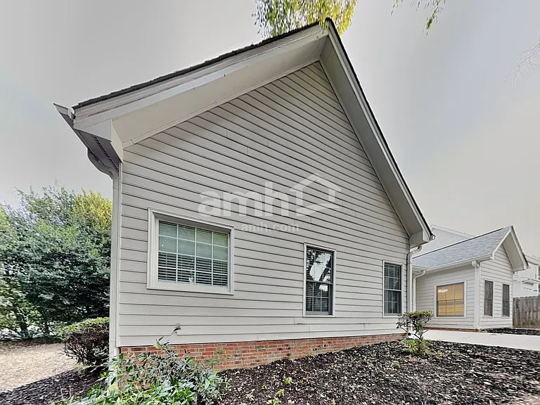 102 Selsey Dr — Photo 21
