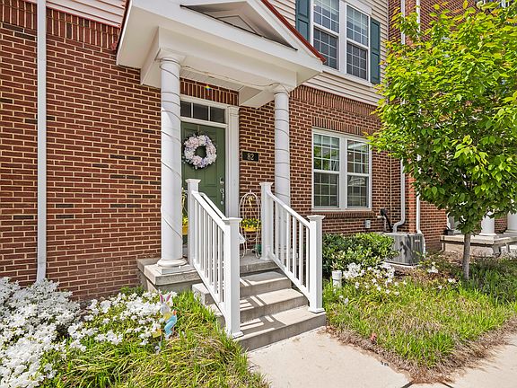 2nd image of 82 Landmark Ln #82