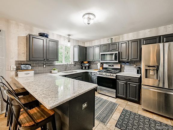 5th image of 7076 Mather St