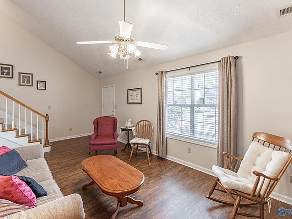 4th image of 111 Sycamore Pl
