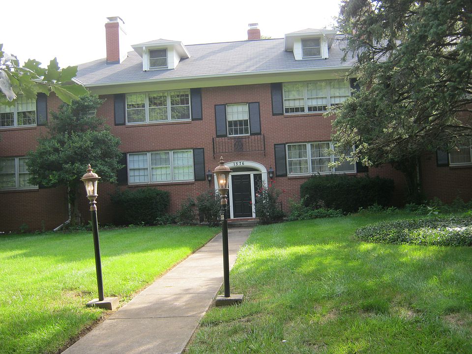 Front view from Cherokee Rd.