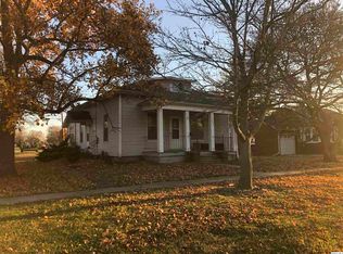303 E South St, Mount Sterling, IL 62353