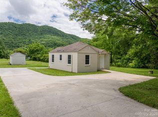 818 Cane Creek Rd, Fletcher, NC 28732