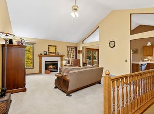 3738 Windtree Dr, Eagan, MN 55123