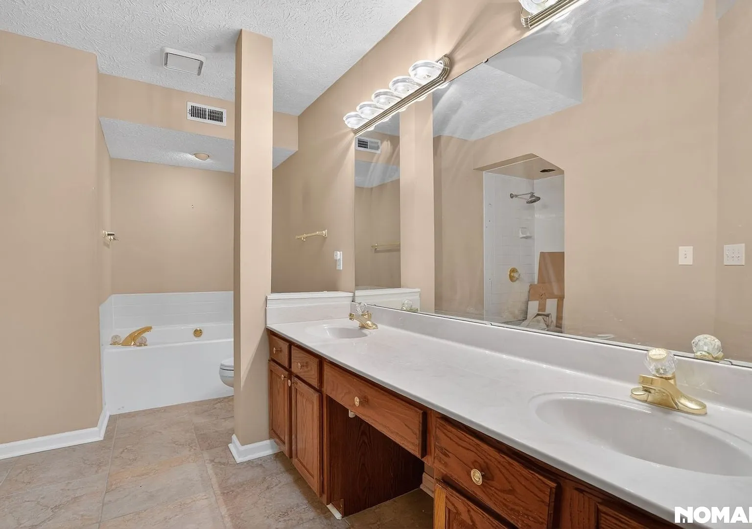 Charming 3BR Condo in Indianapolis — Photo 4