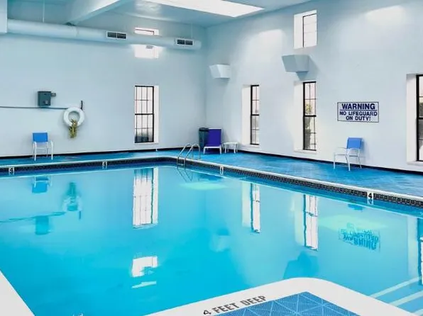 Border City Mills Apartments, 2 Weaver St APT 409, Fall River, MA 02720