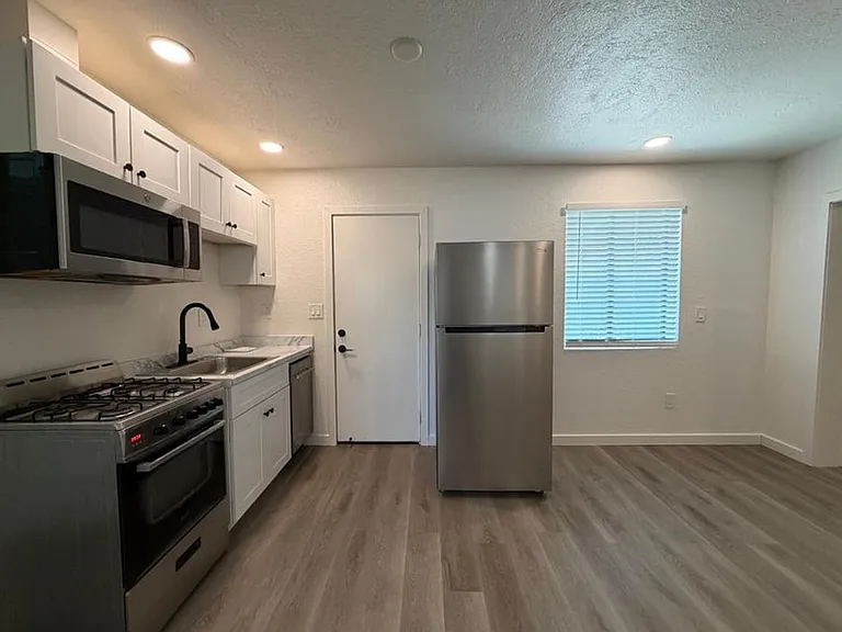 1027 E Dunlap Ave #3 — Photo 6