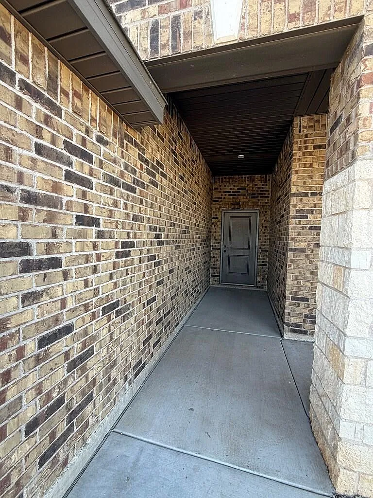 3 bed, 2.0 bath, 1997 sqft, $2,800 — Photo 4