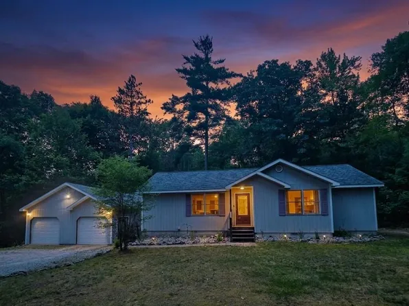 9535 E Sunset Dr, Roscommon, MI 48653