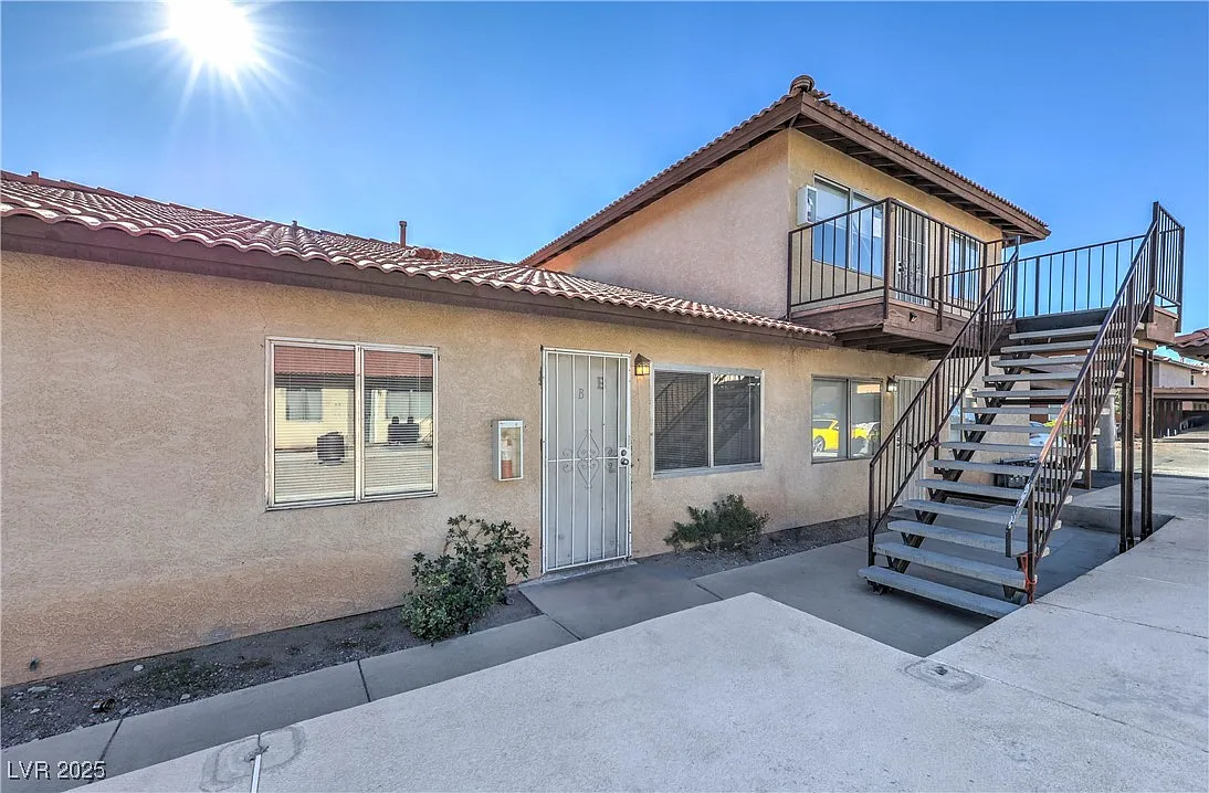 2 bed, 1.0 bath, 3168 sqft, $1,159 — Photo 1