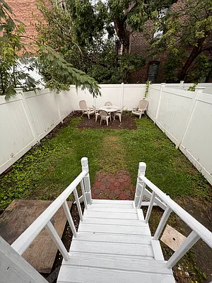 Rented by R New York | media 12