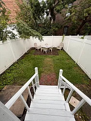 Rented by R New York