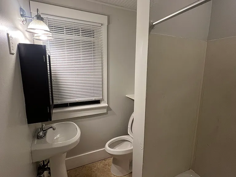 320 Zara St #2 — Photo 8