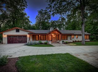 1404 E Dean Rd, Fox Pt, WI 53217