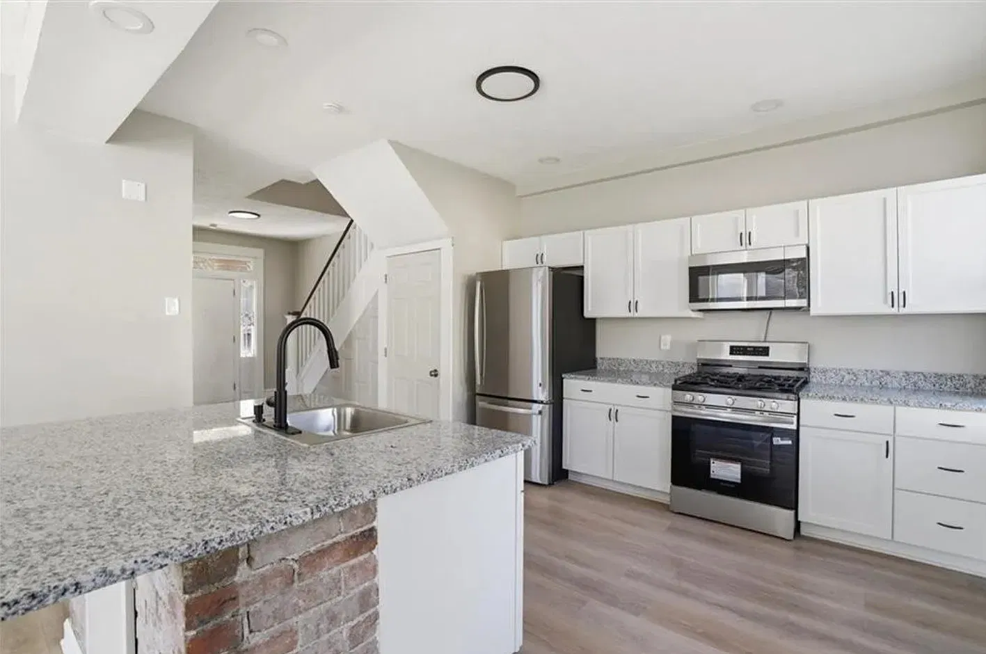 4 bed, 1850 sqft, $1,399 — Photo 2
