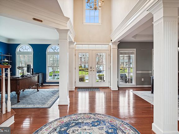 5th image of 405 Glenbrook Dr