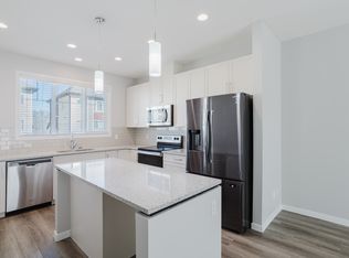 320 Secord Blvd NW, Edmonton, AB T5T7E8