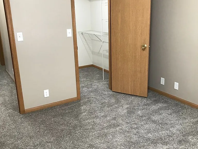 Deer Park Apartments — Photo 29