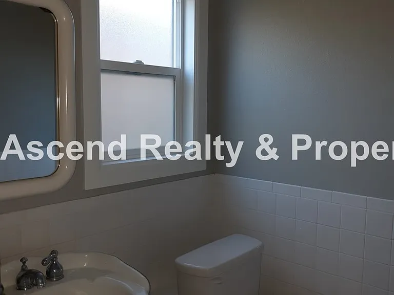 1114 SW Wright Ct — Photo 18