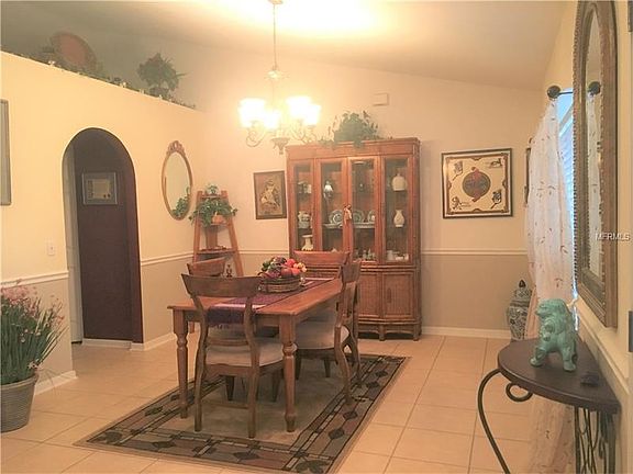 4th image of 421 Empress Ln