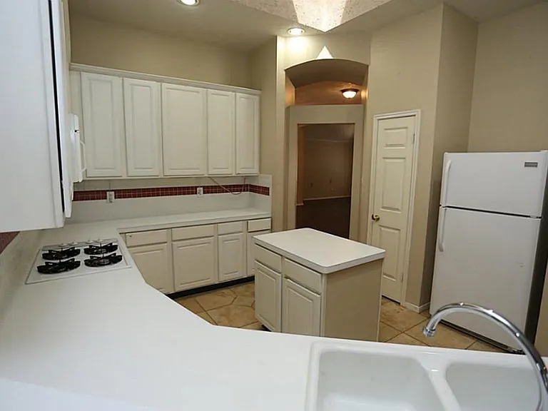 1718 Calmar Dr — Photo 7