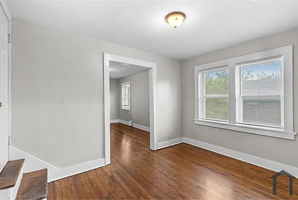 6748 Crest Ave #2E — Photo 9