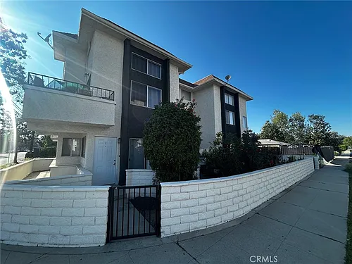14931 Magnolia Blvd #1 Photo 1
