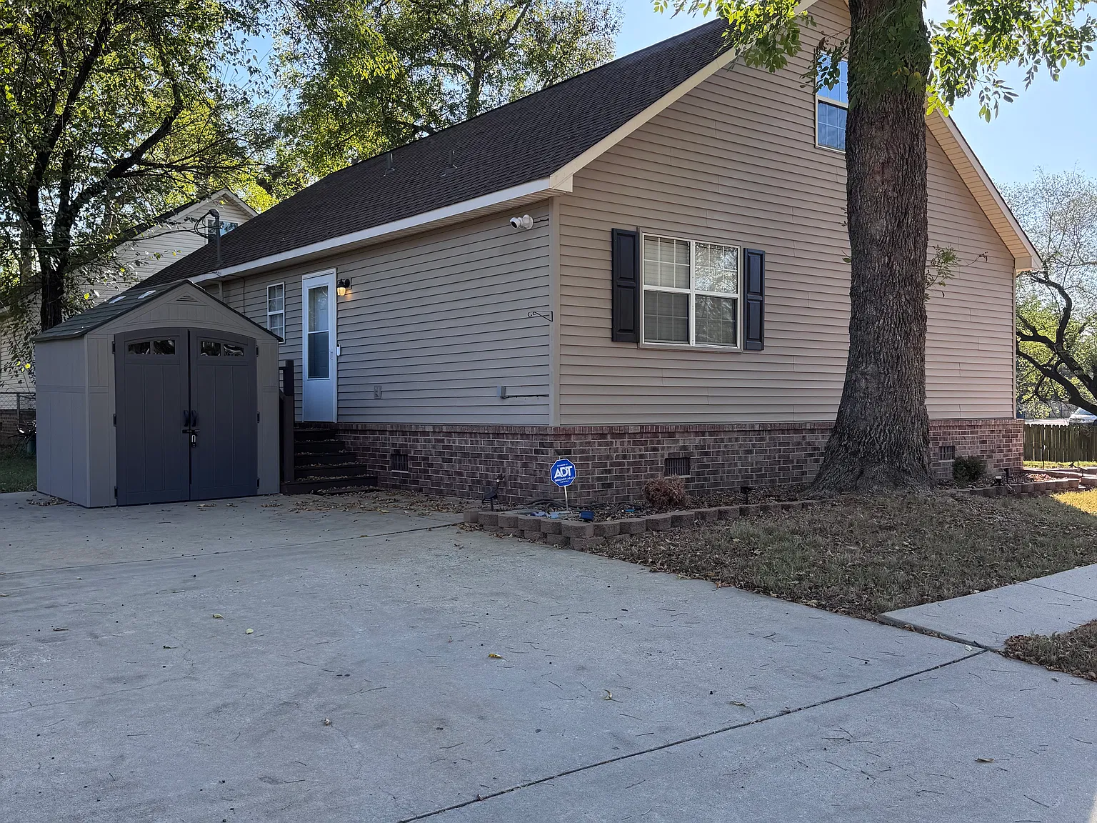 3 bed, 1350 sqft, $1,400 — Photo 2