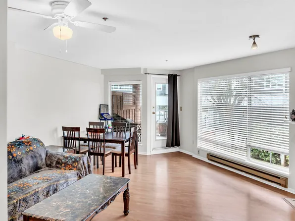 6939 Gilley Ave #212, Burnaby, BC V5J 4W8