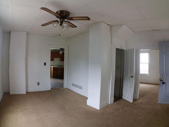 3rd image of 6636 Ballard Ave