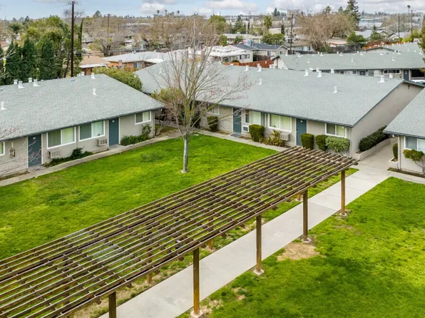 Parkwood Square Apartments