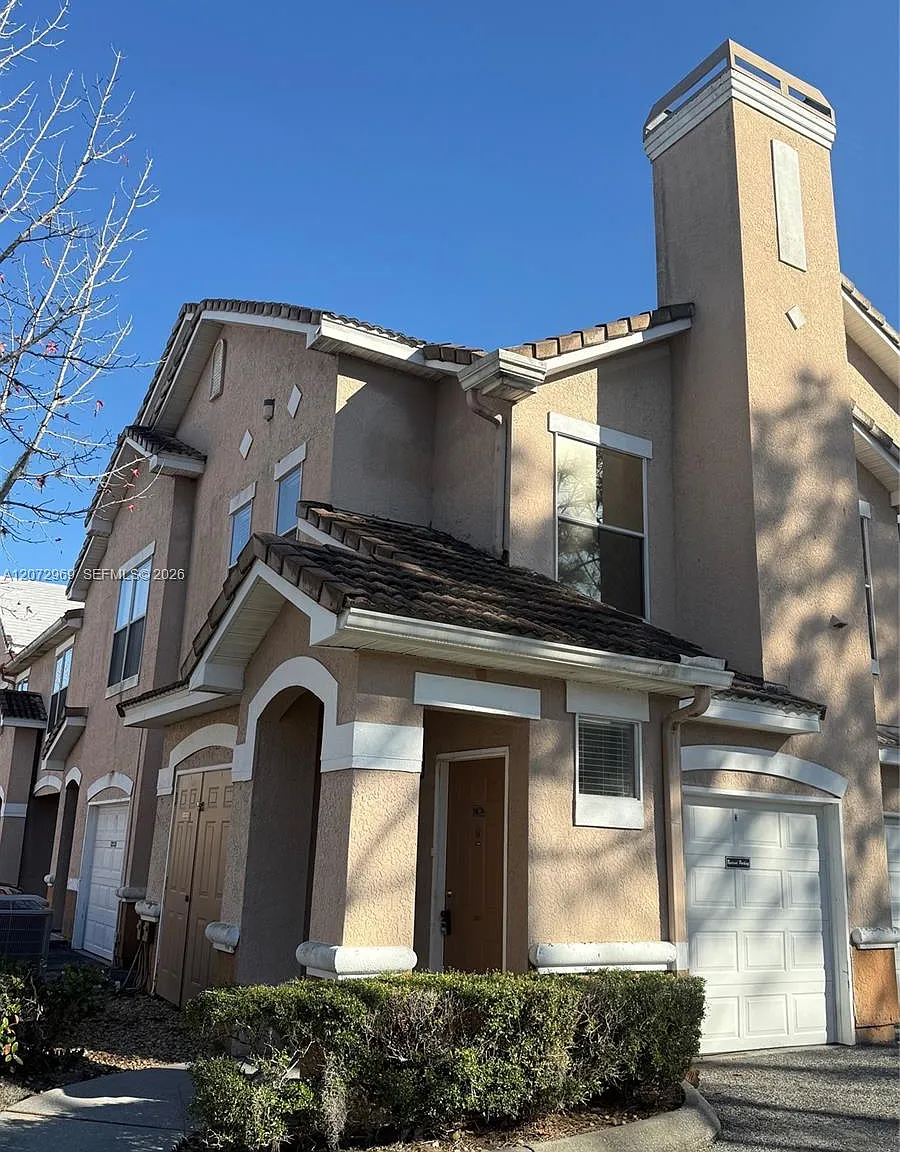 The Villas Condominiums — Photo 1