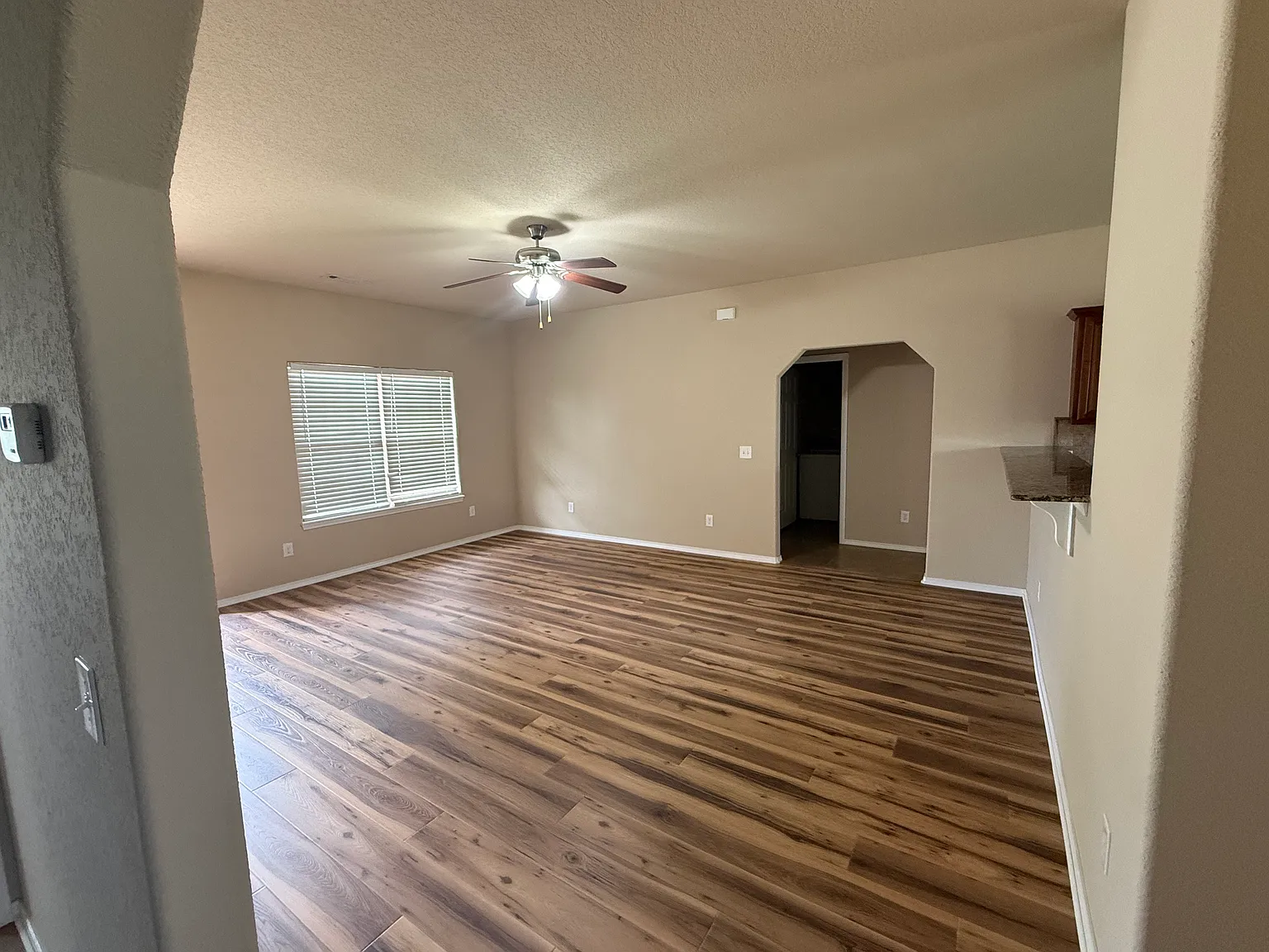 3 bed, 1475 sqft, $1,900 — Photo 4