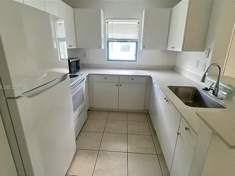 4071 NW 87th Ave #0 — Photo 2