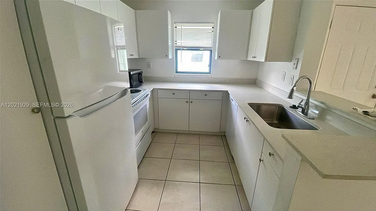 Building Photo - 4071 NW 87th Ave #0