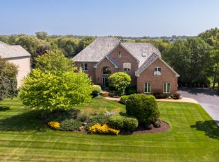 10 Middletree Ln, Hawthorn Woods, IL 60047