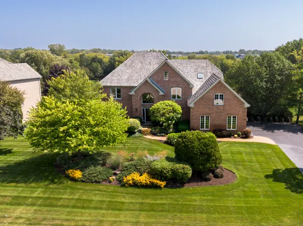 10 Middletree Ln, Hawthorn Woods, IL 60047