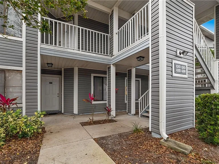9510 Darien Ave — Photo 1