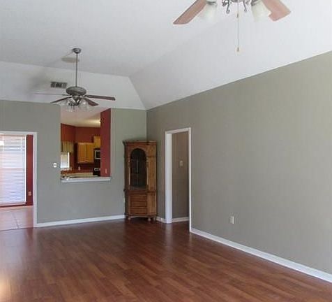 4th image of 411 Moncla Ave