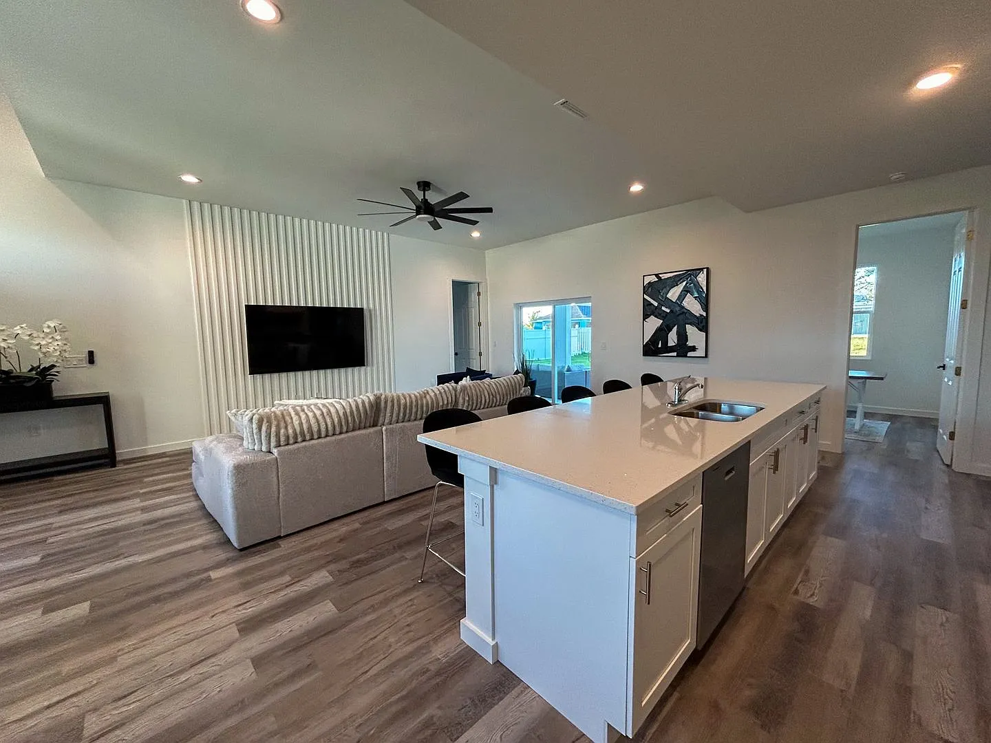 Stunning New Construction Home in Desirable Cape Coral Neighborhood - Modern Design, Spacious Lay... — Photo 4