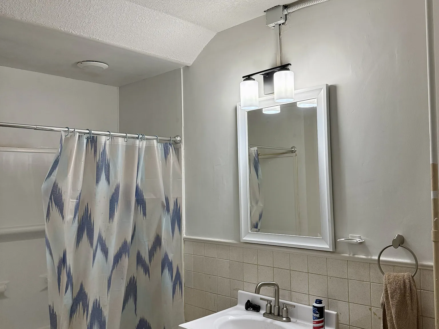 3 bed, 1.5 bath, 2700 sqft, $2,550 — Photo 2