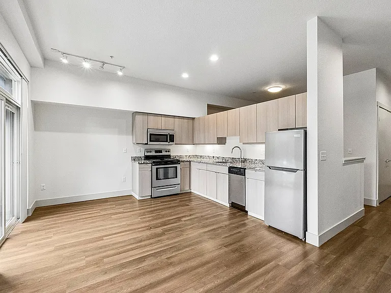 19-web-or-mls-1210 N 152nd St unit 227 Shoreline-S2606-003
