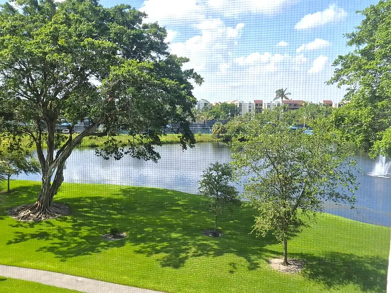 820 Lavers Cir #G409 — Photo 23